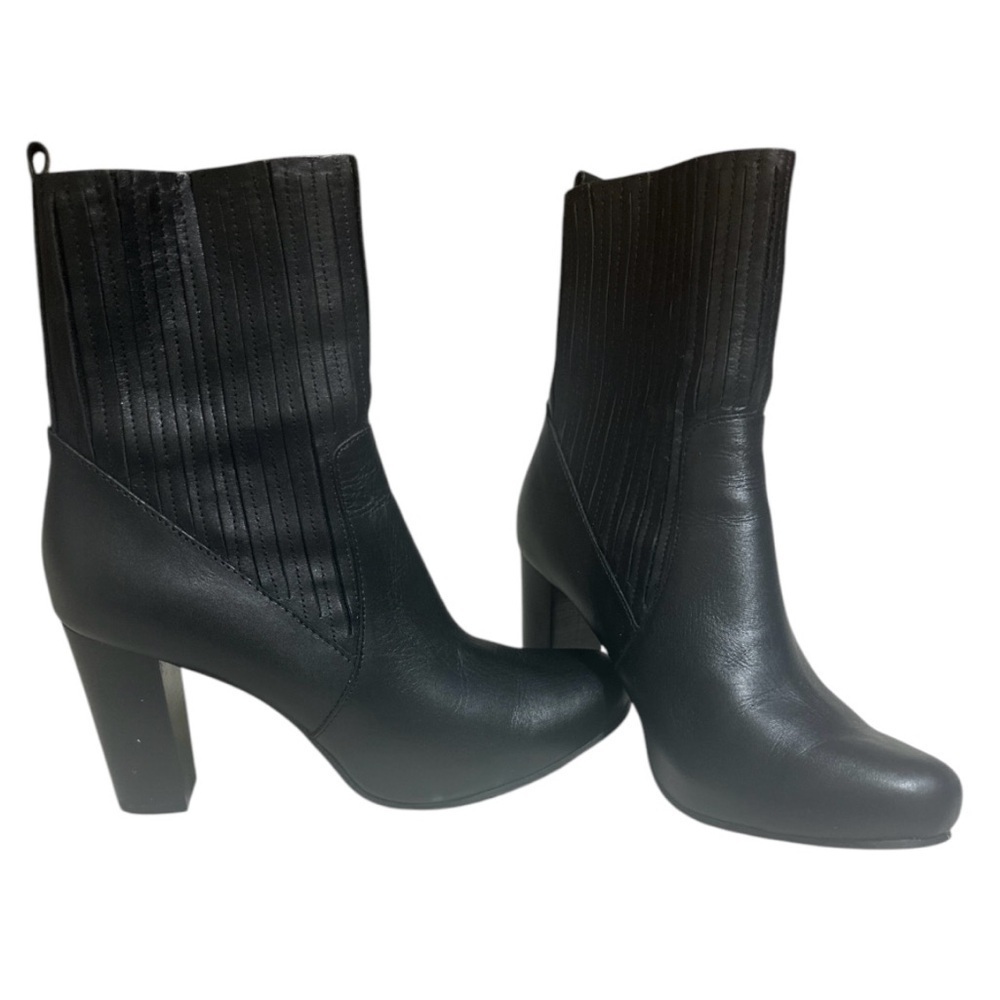 Kenneth Cole Reaction Black Heeled Boots with Textured Design